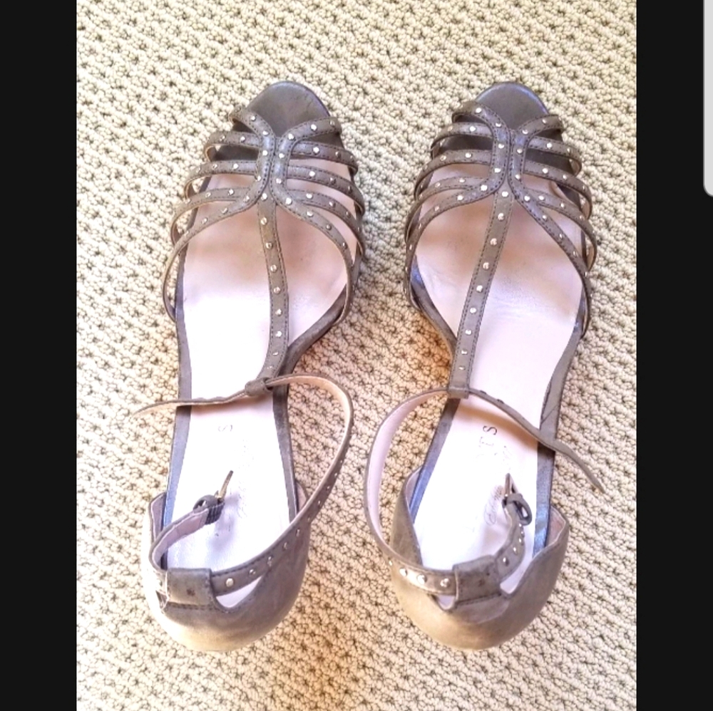 Olive green high heeled shoes